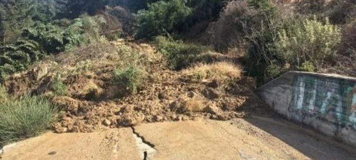 Μεγάλη κατολίσθηση στο Καλέντζι Αχαΐας (εικόνες)